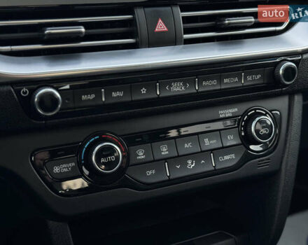 Чорний Кіа Niro, об'ємом двигуна 0 л та пробігом 155 тис. км за 20300 $, фото 32 на Automoto.ua