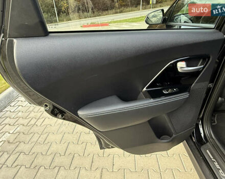 Чорний Кіа Niro, об'ємом двигуна 0 л та пробігом 84 тис. км за 19200 $, фото 18 на Automoto.ua