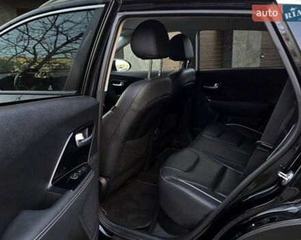 Чорний Кіа Niro, об'ємом двигуна 0 л та пробігом 141 тис. км за 18999 $, фото 27 на Automoto.ua