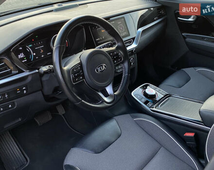 Чорний Кіа Niro, об'ємом двигуна 0 л та пробігом 67 тис. км за 20999 $, фото 32 на Automoto.ua