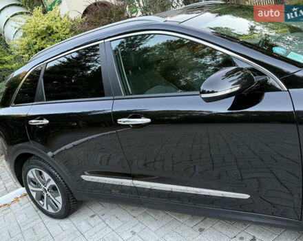 Чорний Кіа Niro, об'ємом двигуна 0 л та пробігом 123 тис. км за 17899 $, фото 11 на Automoto.ua