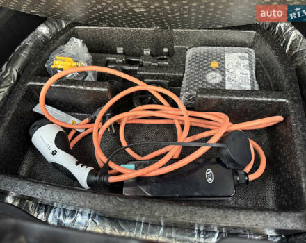 Чорний Кіа Niro, об'ємом двигуна 0 л та пробігом 155 тис. км за 20300 $, фото 53 на Automoto.ua