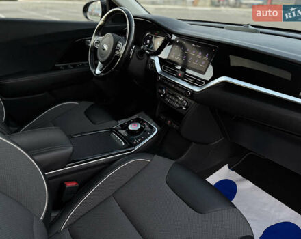 Чорний Кіа Niro, об'ємом двигуна 0 л та пробігом 155 тис. км за 20300 $, фото 41 на Automoto.ua