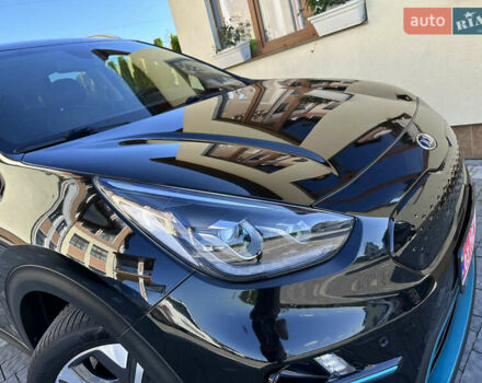 Черный Киа Niro, объемом двигателя 0 л и пробегом 127 тыс. км за 19750 $, фото 3 на Automoto.ua