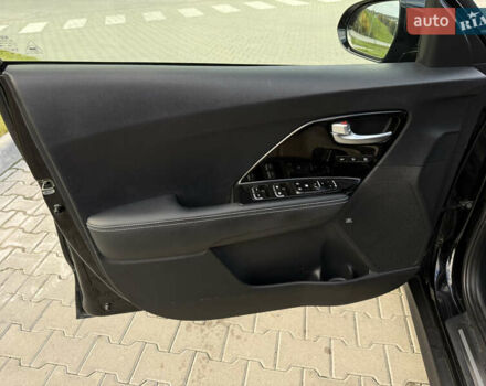 Чорний Кіа Niro, об'ємом двигуна 0 л та пробігом 84 тис. км за 19200 $, фото 16 на Automoto.ua