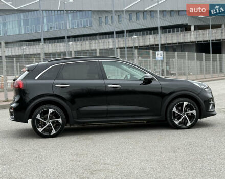 Чорний Кіа Niro, об'ємом двигуна 0 л та пробігом 71 тис. км за 22400 $, фото 9 на Automoto.ua