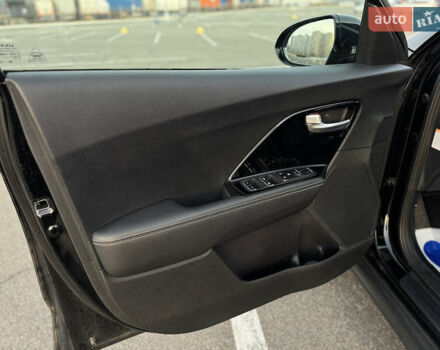 Чорний Кіа Niro, об'ємом двигуна 0 л та пробігом 155 тис. км за 20300 $, фото 28 на Automoto.ua