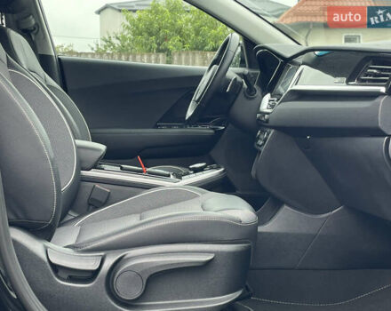 Чорний Кіа Niro, об'ємом двигуна 0 л та пробігом 50 тис. км за 22553 $, фото 40 на Automoto.ua