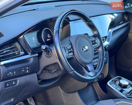 Черный Киа Niro, объемом двигателя 0 л и пробегом 88 тыс. км за 18500 $, фото 19 на Automoto.ua