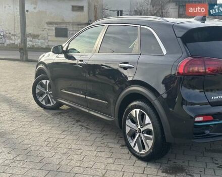Чорний Кіа Niro, об'ємом двигуна 0 л та пробігом 117 тис. км за 18870 $, фото 2 на Automoto.ua