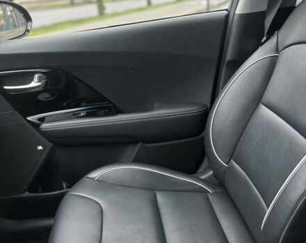 Чорний Кіа Niro, об'ємом двигуна 0 л та пробігом 93 тис. км за 18900 $, фото 26 на Automoto.ua