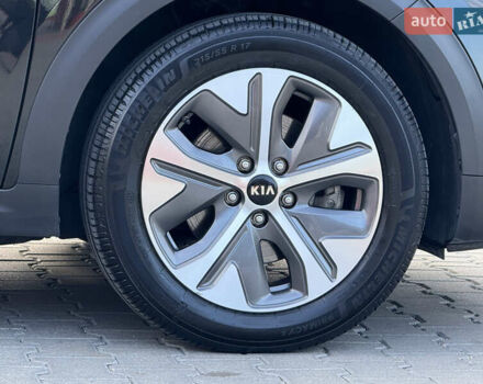 Чорний Кіа Niro, об'ємом двигуна 0 л та пробігом 84 тис. км за 19200 $, фото 10 на Automoto.ua