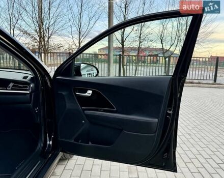 Черный Киа Niro, объемом двигателя 0 л и пробегом 89 тыс. км за 19350 $, фото 70 на Automoto.ua