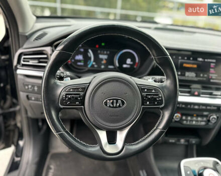 Чорний Кіа Niro, об'ємом двигуна 0 л та пробігом 154 тис. км за 19799 $, фото 14 на Automoto.ua