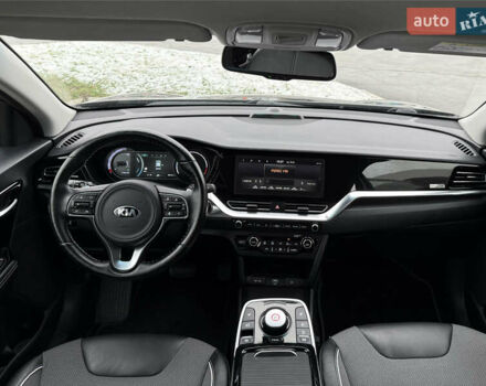 Чорний Кіа Niro, об'ємом двигуна 0 л та пробігом 78 тис. км за 19300 $, фото 15 на Automoto.ua