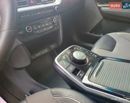 Чорний Кіа Niro, об'ємом двигуна 0 л та пробігом 87 тис. км за 19500 $, фото 21 на Automoto.ua