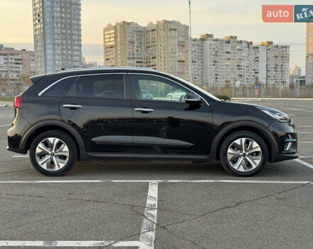 Чорний Кіа Niro, об'ємом двигуна 0 л та пробігом 155 тис. км за 20300 $, фото 20 на Automoto.ua