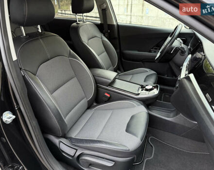 Черный Киа Niro, объемом двигателя 0 л и пробегом 80 тыс. км за 21850 $, фото 33 на Automoto.ua