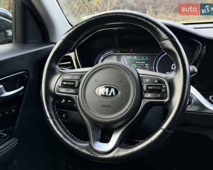 Чорний Кіа Niro, об'ємом двигуна 0 л та пробігом 84 тис. км за 19200 $, фото 2 на Automoto.ua