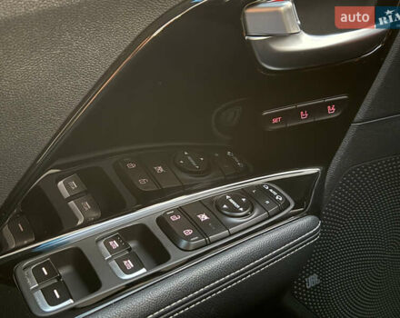 Чорний Кіа Niro, об'ємом двигуна 0 л та пробігом 78 тис. км за 19300 $, фото 30 на Automoto.ua