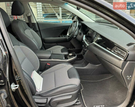 Чорний Кіа Niro, об'ємом двигуна 0 л та пробігом 143 тис. км за 17300 $, фото 3 на Automoto.ua