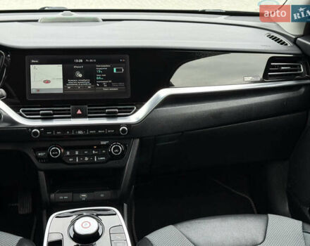 Черный Киа Niro, объемом двигателя 0 л и пробегом 80 тыс. км за 19650 $, фото 89 на Automoto.ua