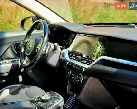 Чорний Кіа Niro, об'ємом двигуна 0 л та пробігом 139 тис. км за 18999 $, фото 13 на Automoto.ua