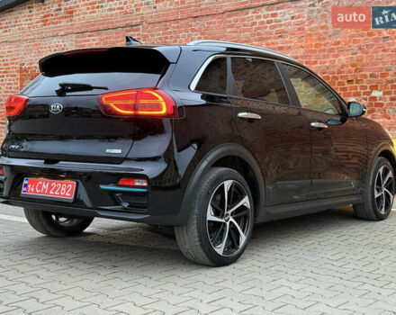 Чорний Кіа Niro, об'ємом двигуна 0 л та пробігом 138 тис. км за 19750 $, фото 26 на Automoto.ua