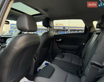 Чорний Кіа Niro, об'ємом двигуна 0 л та пробігом 155 тис. км за 20300 $, фото 48 на Automoto.ua