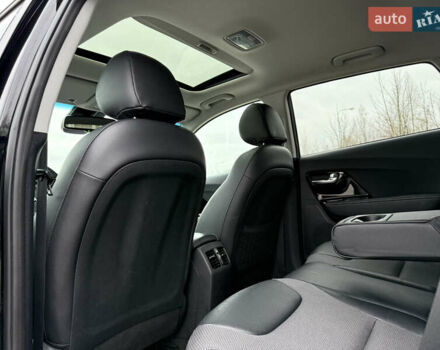 Чорний Кіа Niro, об'ємом двигуна 0 л та пробігом 71 тис. км за 22400 $, фото 28 на Automoto.ua