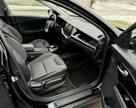 Чорний Кіа Niro, об'ємом двигуна 0 л та пробігом 78 тис. км за 19300 $, фото 11 на Automoto.ua