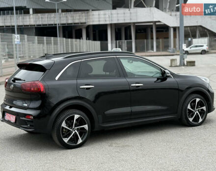 Чорний Кіа Niro, об'ємом двигуна 0 л та пробігом 71 тис. км за 22400 $, фото 8 на Automoto.ua