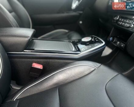 Чорний Кіа Niro, об'ємом двигуна 0 л та пробігом 117 тис. км за 18870 $, фото 46 на Automoto.ua