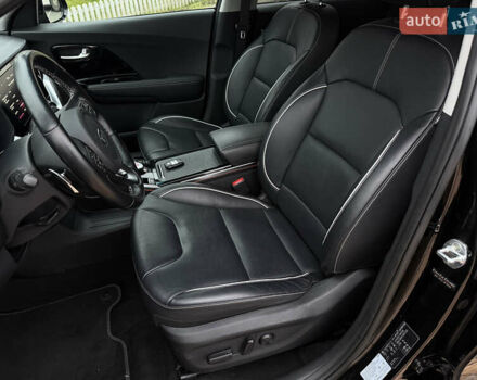 Чорний Кіа Niro, об'ємом двигуна 0 л та пробігом 138 тис. км за 19750 $, фото 44 на Automoto.ua