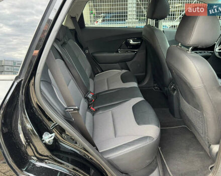 Чорний Кіа Niro, об'ємом двигуна 0 л та пробігом 143 тис. км за 17300 $, фото 4 на Automoto.ua