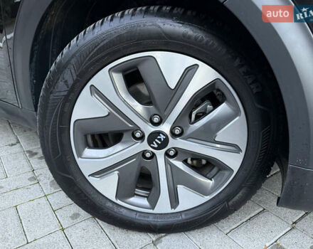Чорний Кіа Niro, об'ємом двигуна 0 л та пробігом 123 тис. км за 17899 $, фото 8 на Automoto.ua