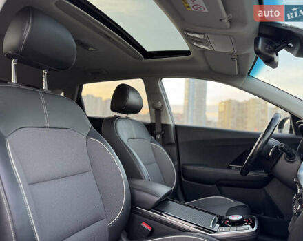 Чорний Кіа Niro, об'ємом двигуна 0 л та пробігом 155 тис. км за 20300 $, фото 42 на Automoto.ua