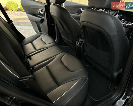 Чорний Кіа Niro, об'ємом двигуна 0 л та пробігом 51 тис. км за 21500 $, фото 64 на Automoto.ua