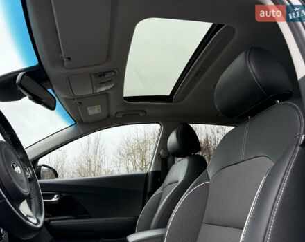 Чорний Кіа Niro, об'ємом двигуна 0 л та пробігом 71 тис. км за 22400 $, фото 39 на Automoto.ua