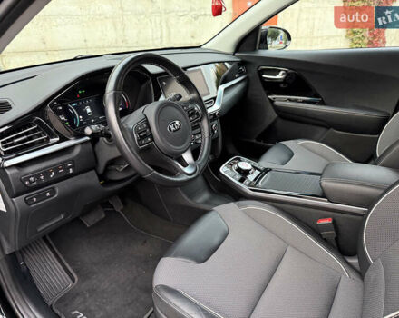 Черный Киа Niro, объемом двигателя 0 л и пробегом 80 тыс. км за 21850 $, фото 65 на Automoto.ua
