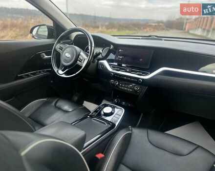 Чорний Кіа Niro, об'ємом двигуна 0 л та пробігом 117 тис. км за 18870 $, фото 47 на Automoto.ua