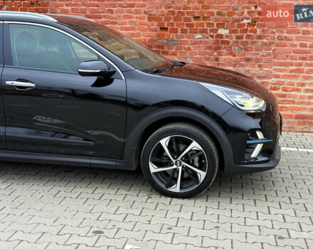 Чорний Кіа Niro, об'ємом двигуна 0 л та пробігом 138 тис. км за 19750 $, фото 7 на Automoto.ua