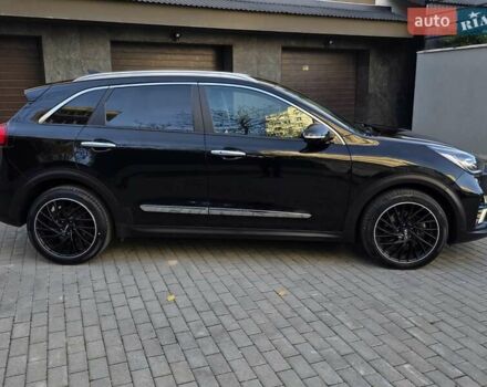 Чорний Кіа Niro, об'ємом двигуна 0 л та пробігом 141 тис. км за 18999 $, фото 11 на Automoto.ua