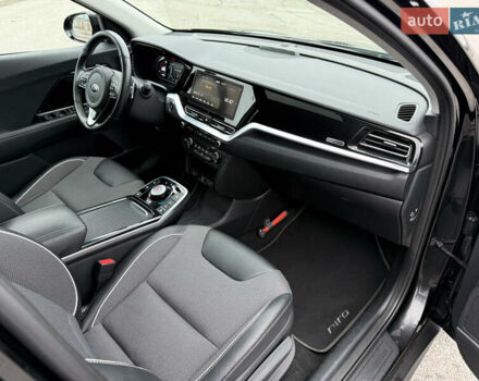 Чорний Кіа Niro, об'ємом двигуна 0 л та пробігом 71 тис. км за 22400 $, фото 32 на Automoto.ua