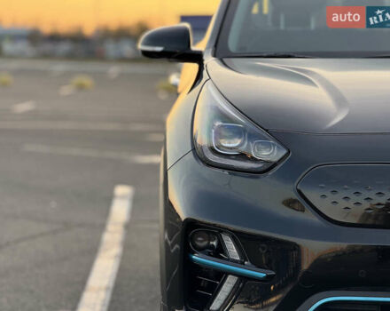 Чорний Кіа Niro, об'ємом двигуна 0 л та пробігом 155 тис. км за 20300 $, фото 21 на Automoto.ua