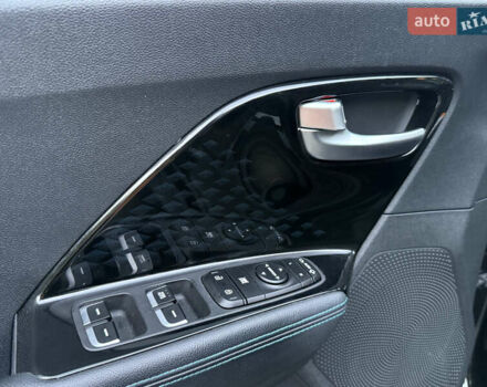 Чорний Кіа Niro, об'ємом двигуна 0 л та пробігом 123 тис. км за 17899 $, фото 28 на Automoto.ua