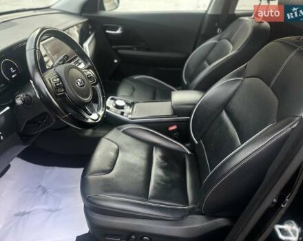 Чорний Кіа Niro, об'ємом двигуна 0 л та пробігом 117 тис. км за 18870 $, фото 36 на Automoto.ua