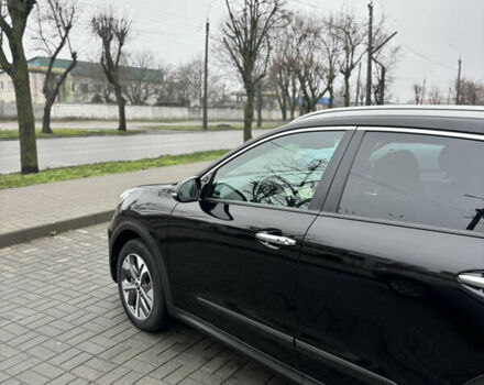 Чорний Кіа Niro, об'ємом двигуна 0 л та пробігом 93 тис. км за 18900 $, фото 7 на Automoto.ua