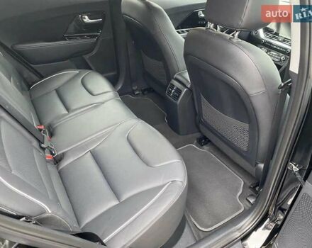 Чорний Кіа Niro, об'ємом двигуна 0 л та пробігом 82 тис. км за 18950 $, фото 41 на Automoto.ua