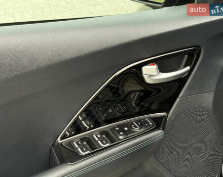 Черный Киа Niro, объемом двигателя 0 л и пробегом 80 тыс. км за 19650 $, фото 26 на Automoto.ua